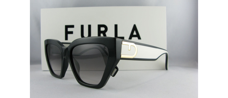 Donna con la passione per l’eyewear scopri la collezione di occhiali da sole furla